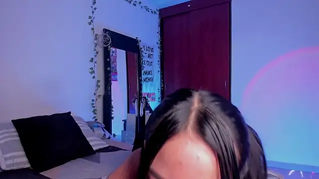 Snapshot of little_kayla_ chatting on February 10, 2026, 10:47 pm little kayla online show from February 10, 2026, 10:47 pm