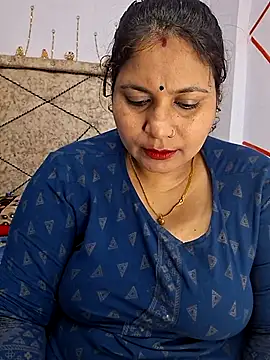 Snapshot of MOM-SUN-COUPLE chatting on February 23, 2025, 8:11 pm MOM-SUN-COUPLE online show from February 23, 2025, 8:11 pm