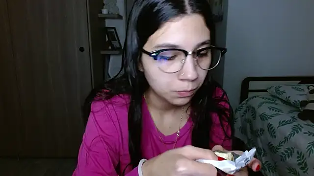 mia  lopez  online show from December 3, 2025, 12:51 am