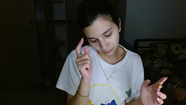 mia  lopez  online show from May 13, 2026, 4:32 am
