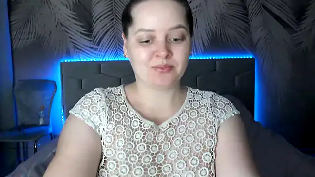 uliastar online show from February 5, 2025, 7:07 am