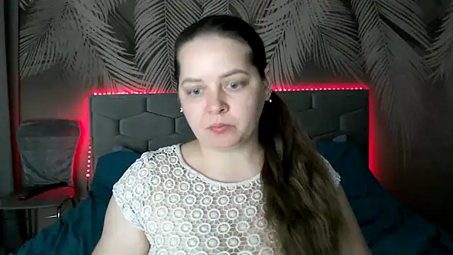 uliastar online show from February 16, 2025, 8:32 am