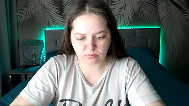 uliastar online show from February 17, 2025, 6:09 am