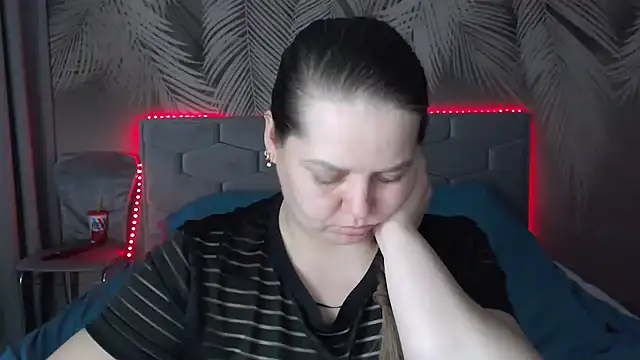 uliastar online show from February 24, 2025, 1:21 pm