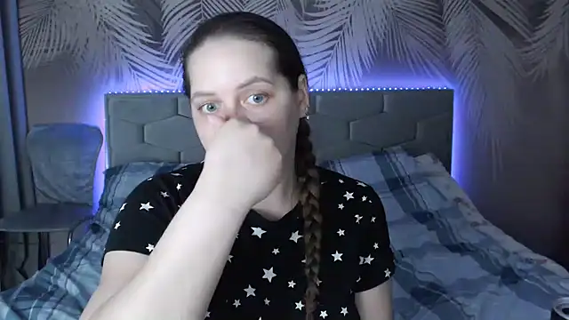 uliastar online show from March 5, 2025, 10:11 am