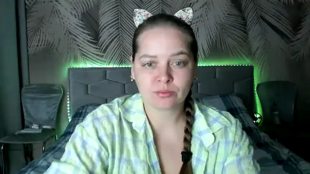 uliastar online show from October 13, 2025, 5:40 am