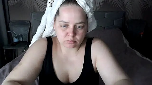 uliastar online show from April 7, 2026, 7:31 am