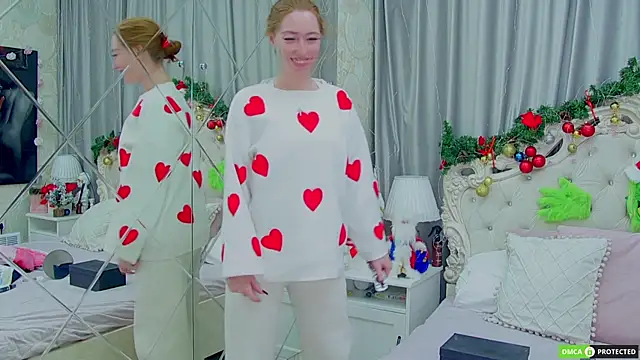 TinaBrook online show from December 17, 2025, 4:18 am