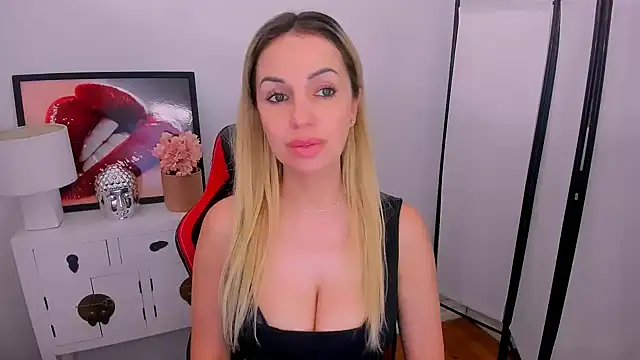 Snapshot of PamelaFlowers chatting on January 8, 2025, 6:31 pm PamelaFlowers online show from January 8, 2025, 6:31 pm