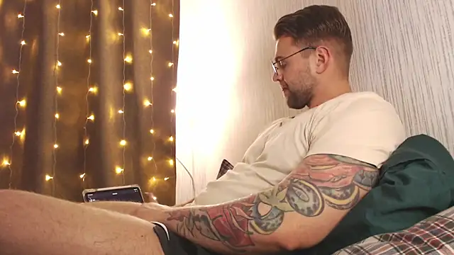 Snapshot of WayneWilson chatting on December 21, 2025, 7:48 am WayneWilson online show from December 21, 2025, 7:48 am