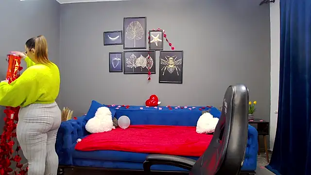 Katewalker  online show from February 14, 2025, 6:19 pm