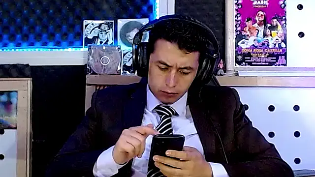 Snapshot of Darko0717 chatting on February 4, 2025, 5:34 pm Darko0717 online show from February 4, 2025, 5:34 pm