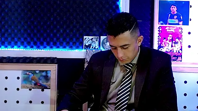 Snapshot of Darko0717 chatting on February 12, 2025, 1:37 pm Darko0717 online show from February 12, 2025, 1:37 pm