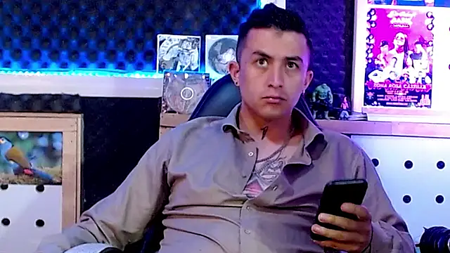 Snapshot of Darko0717 chatting on February 14, 2025, 8:37 pm Darko0717 online show from February 14, 2025, 8:37 pm