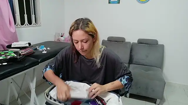 Snapshot of MommyMiaWs chatting on November 23, 2025, 3:06 am MommyMiaWs online show from November 23, 2025, 3:06 am