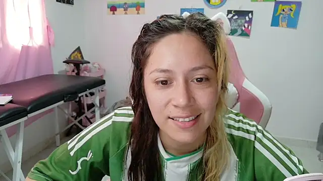 Snapshot of MommyMiaWs chatting on December 15, 2025, 3:49 pm MommyMiaWs online show from December 15, 2025, 3:49 pm