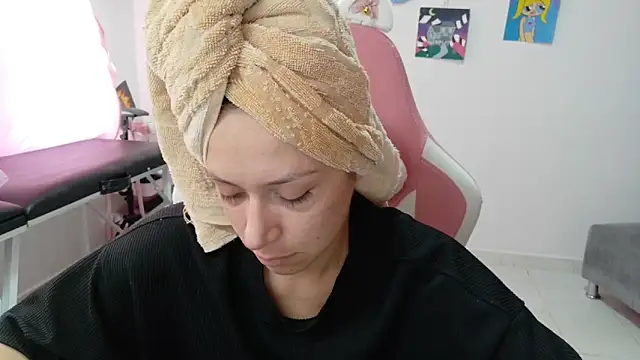 Snapshot of MommyMiaWs chatting on December 16, 2025, 4:34 pm MommyMiaWs online show from December 16, 2025, 4:34 pm