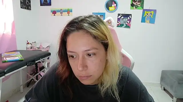 Snapshot of MommyMiaWs chatting on December 17, 2025, 1:39 pm MommyMiaWs online show from December 17, 2025, 1:39 pm