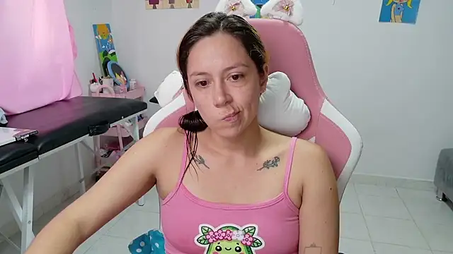 Snapshot of MommyMiaWs chatting on January 8, 2026, 8:00 pm MommyMiaWs online show from January 8, 2026, 8:00 pm