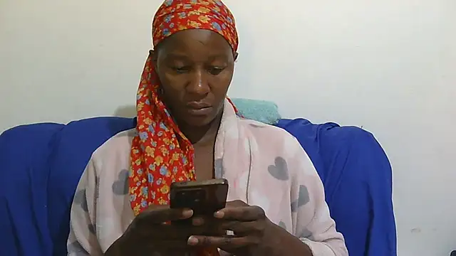 Snapshot of sluttylaura21 chatting on October 29, 2025, 4:48 am sluttylaura21 online show from October 29, 2025, 4:48 am