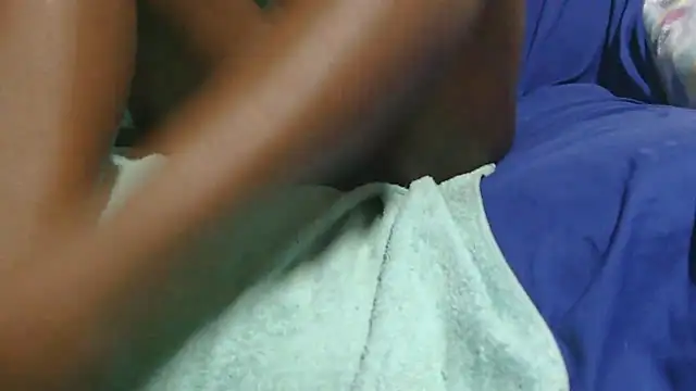 Snapshot of sluttylaura21 chatting on January 14, 2026, 6:35 pm sluttylaura21 online show from January 14, 2026, 6:35 pm