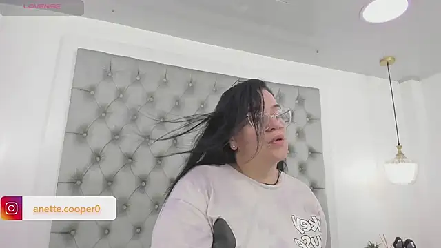 Snapshot of anette_cooper chatting on January 15, 2026, 1:43 am anette cooper online show from January 15, 2026, 1:43 am