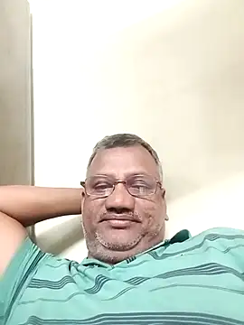 Snapshot of StarPacifist6 chatting on December 17, 2025, 4:13 pm StarPacifist6 online show from December 17, 2025, 4:13 pm