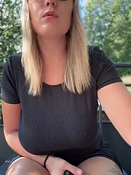 Snapshot of Leanymphoo chatting on September 27, 2025, 9:36 am Leanymphoo online show from September 27, 2025, 9:36 am