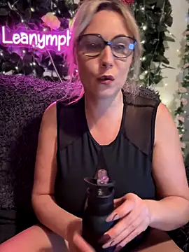 Snapshot of Leanymphoo chatting on October 24, 2025, 8:27 pm Leanymphoo online show from October 24, 2025, 8:27 pm