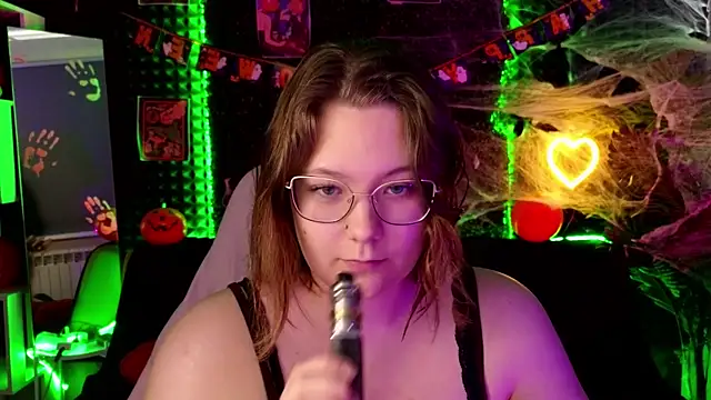 Snapshot of DjennaPalme chatting on October 21, 2025, 8:04 am DjennaPalme online show from October 21, 2025, 8:04 am