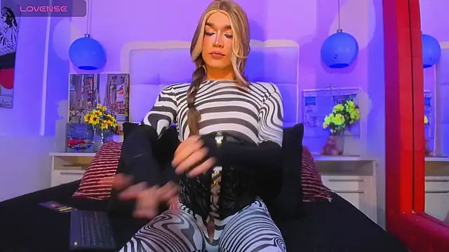 cinthya walker1 online show from April 14, 2026, 2:12 pm