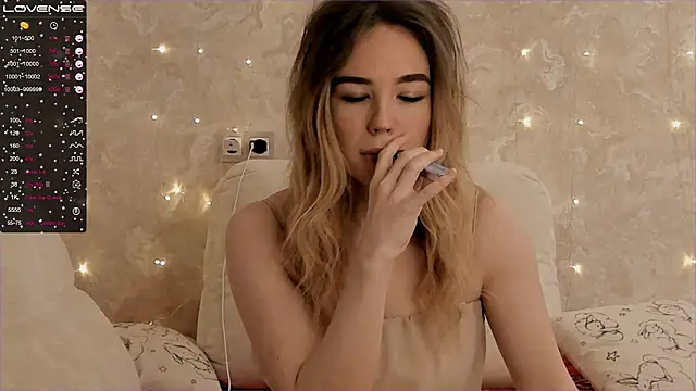 Snapshot of EvaSileZ chatting on December 22, 2025, 8:00 am EvaSileZ online show from December 22, 2025, 8:00 am