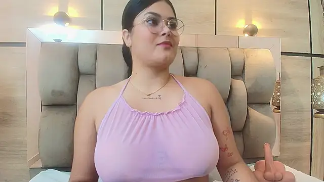 im mou  online show from September 17, 2025, 12:51 pm