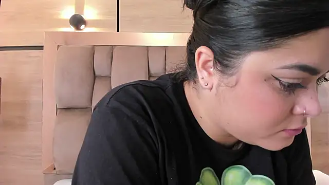 Snapshot of im_mou_ chatting on March 17, 2026, 12:52 pm im mou online show from March 17, 2026, 12:52 pm