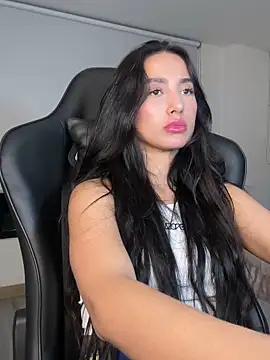 Snapshot of EvaMoet chatting on December 17, 2024, 6:24 am EvaMoet online show from December 17, 2024, 6:24 am
