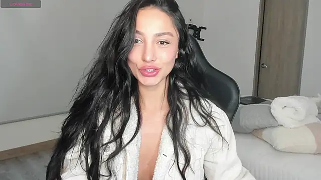 Snapshot of EvaMoet chatting on March 7, 2025, 8:34 am EvaMoet online show from March 7, 2025, 8:34 am