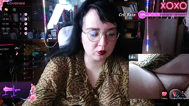 LeonaHarrison online show from October 7, 2025, 4:09 am