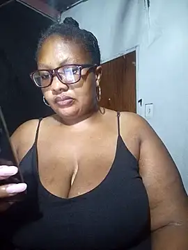 Snapshot of YELLOW_BONE chatting on January 22, 2025, 1:10 am YELLOW BONE online show from January 22, 2025, 1:10 am