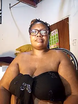 Snapshot of YELLOW_BONE chatting on January 7, 2026, 8:44 pm YELLOW BONE online show from January 7, 2026, 8:44 pm