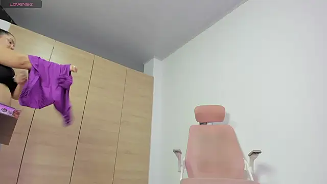 ibeth diaz online show from November 8, 2025, 1:44 pm