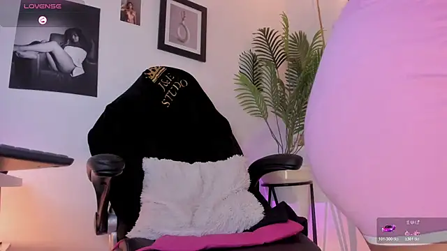 brianahill  online show from March 27, 2026, 8:41 pm