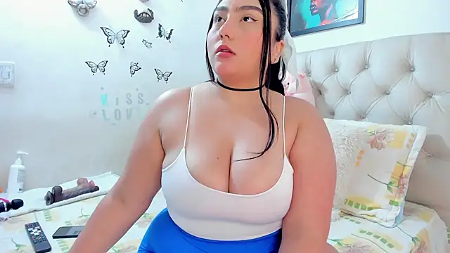 Snapshot of NayaWayne chatting on February 19, 2026, 4:58 pm NayaWayne online show from February 19, 2026, 4:58 pm