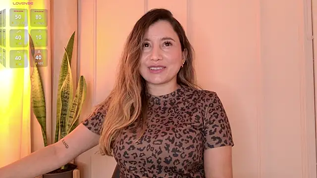 Snapshot of Angela_smile chatting on May 22, 2026, 9:53 pm Angela smile online show from May 22, 2026, 9:53 pm