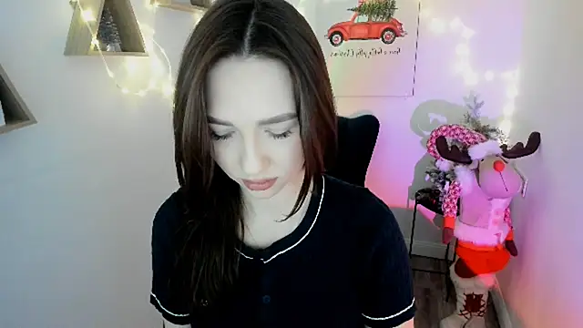 GracefulLook online show from December 18, 2025, 3:12 am