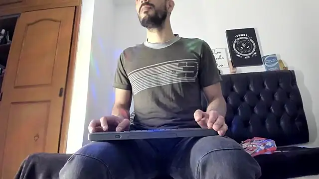 Snapshot of JohanyLatino chatting on January 14, 2025, 1:04 am JohanyLatino online show from January 14, 2025, 1:04 am