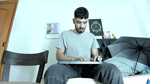 Snapshot of JohanyLatino chatting on February 25, 2025, 12:13 pm JohanyLatino online show from February 25, 2025, 12:13 pm