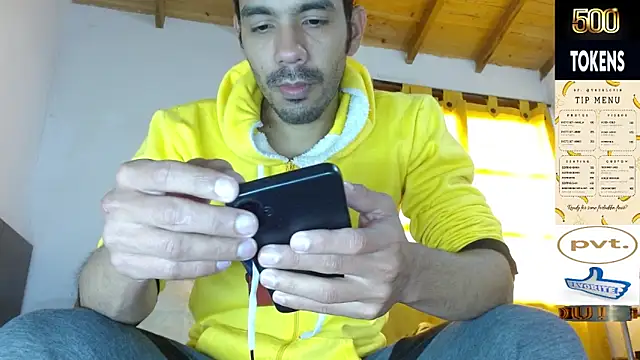 JohanyLatino online show from May 18, 2026, 7:09 pm