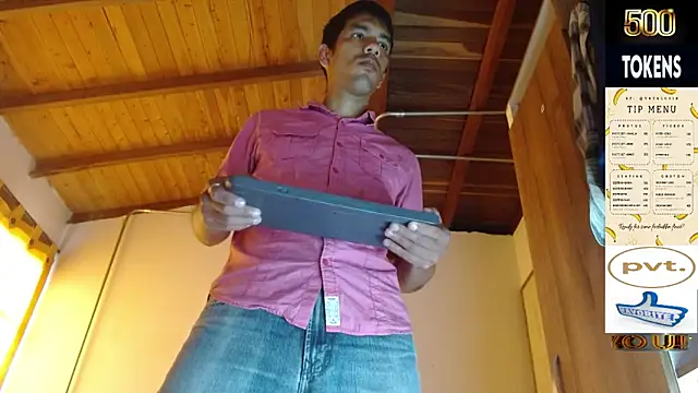 JohanyLatino online show from May 28, 2026, 9:01 pm