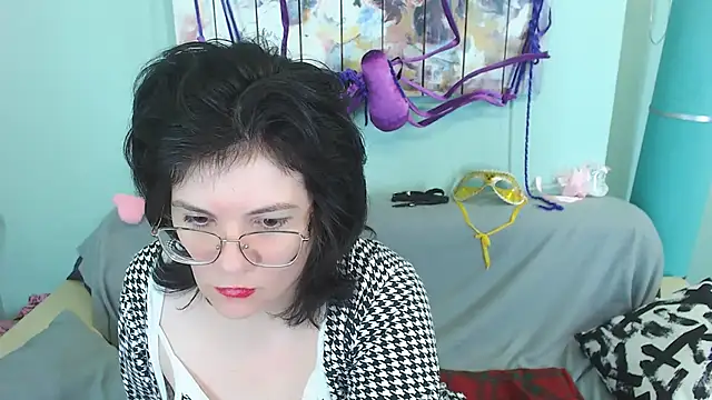Snapshot of EverlyRays chatting on December 15, 2024, 8:47 pm EverlyRays online show from December 15, 2024, 8:47 pm