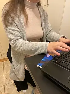 Snapshot of AlisaaRose chatting on March 12, 2025, 7:28 pm AlisaaRose online show from March 12, 2025, 7:28 pm
